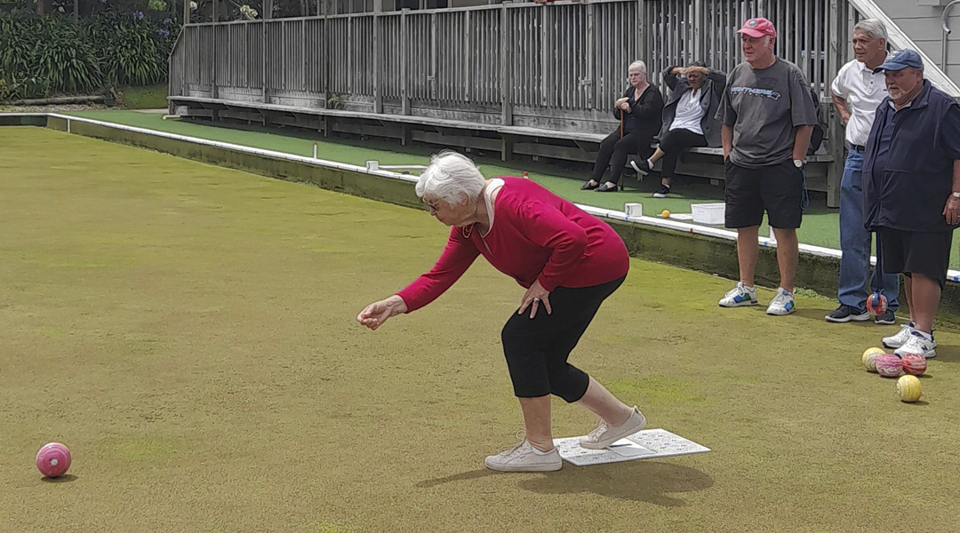 Shepherd’s Park tenants had a great Christmas outing playing bowls and feasting at the nearby Beach Haven bowling club.