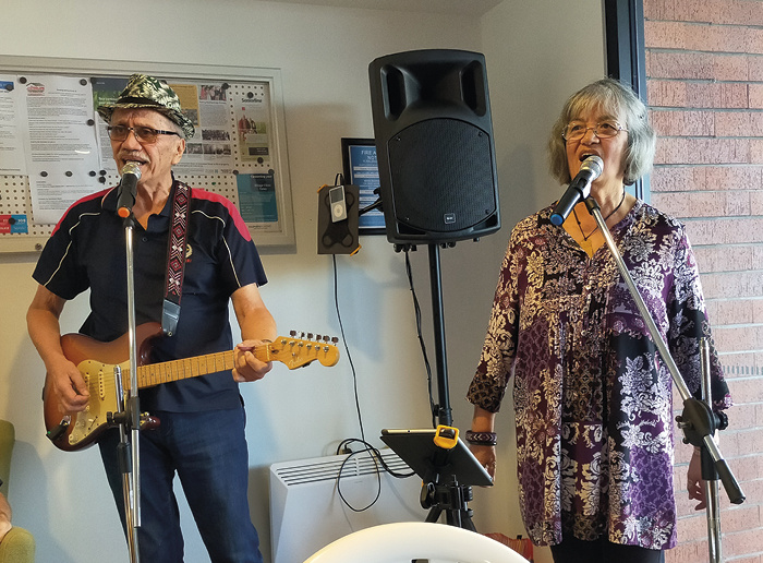 Wilsher tenants Sharon Walkerand Eddie Hemara performed four musical numbers for the visiting MP