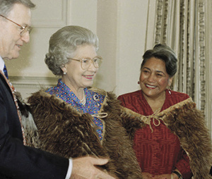 Queen Elizabeth meets Māori Queen, Dame Te Arikinui Te Atairangikaahu, in 1995, accompanied by Prime Minister Jim Bolger (left) and Minister In Charge Of Treaty Negotiations Sir Douglas Graham.