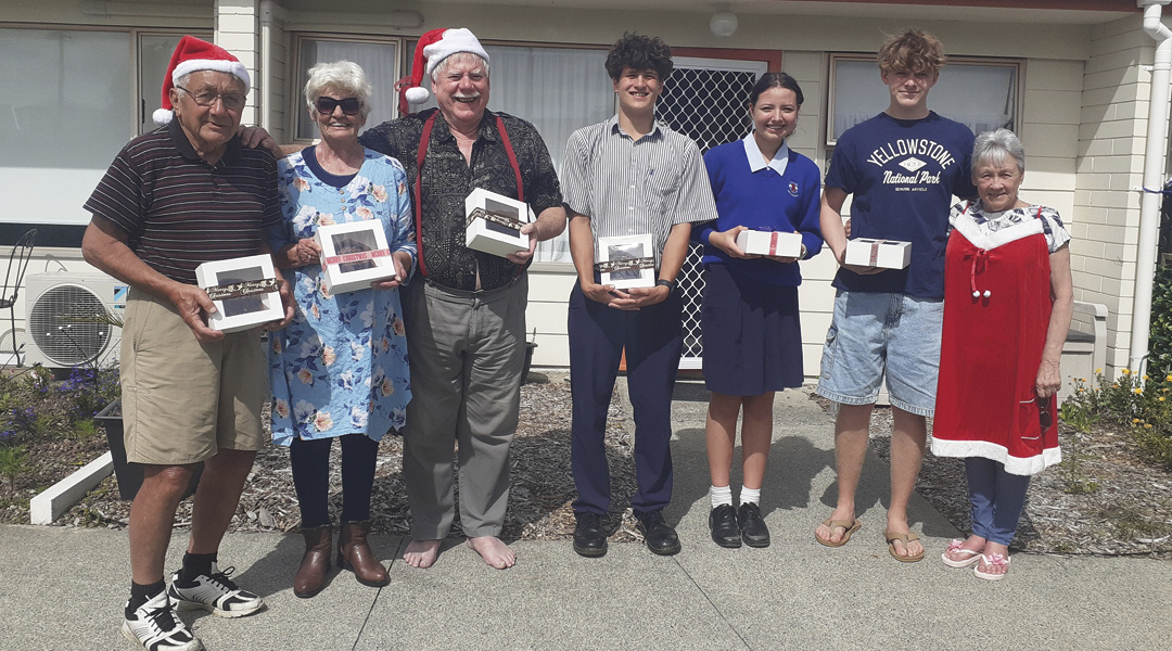 Tenants of Dale Court in Pakuranga had a nice surprise when Macleans College Rowing Team gifted Christmas cakes that had been donated as part of their fundraiser event.