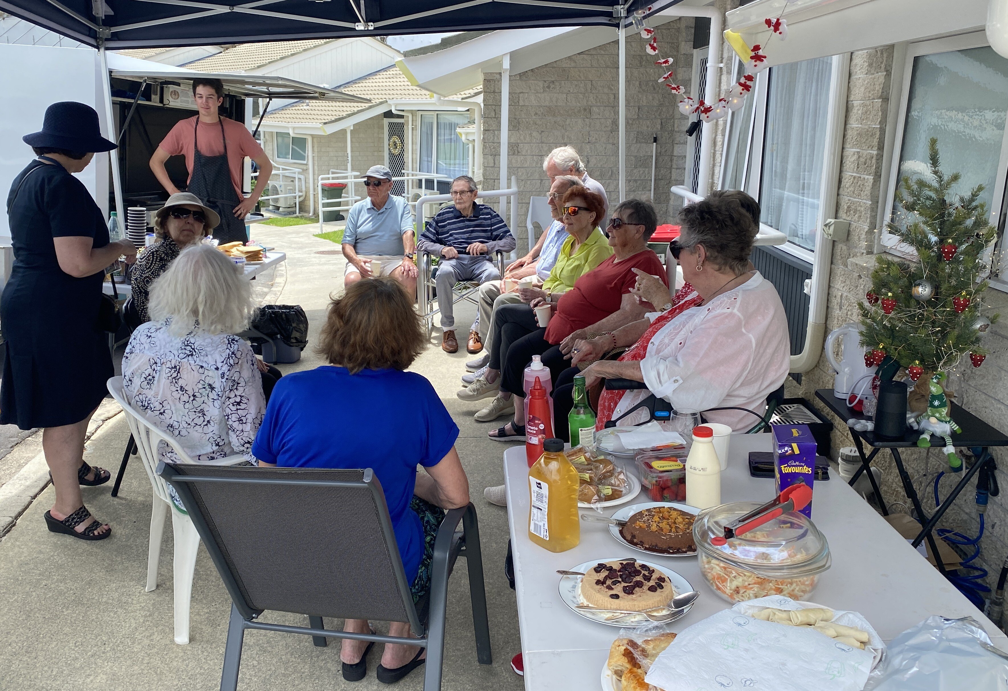 Sunnynook’s Cockayne Court tenants had Christmas gifts delivered by the North Harbour Rotary Club President.