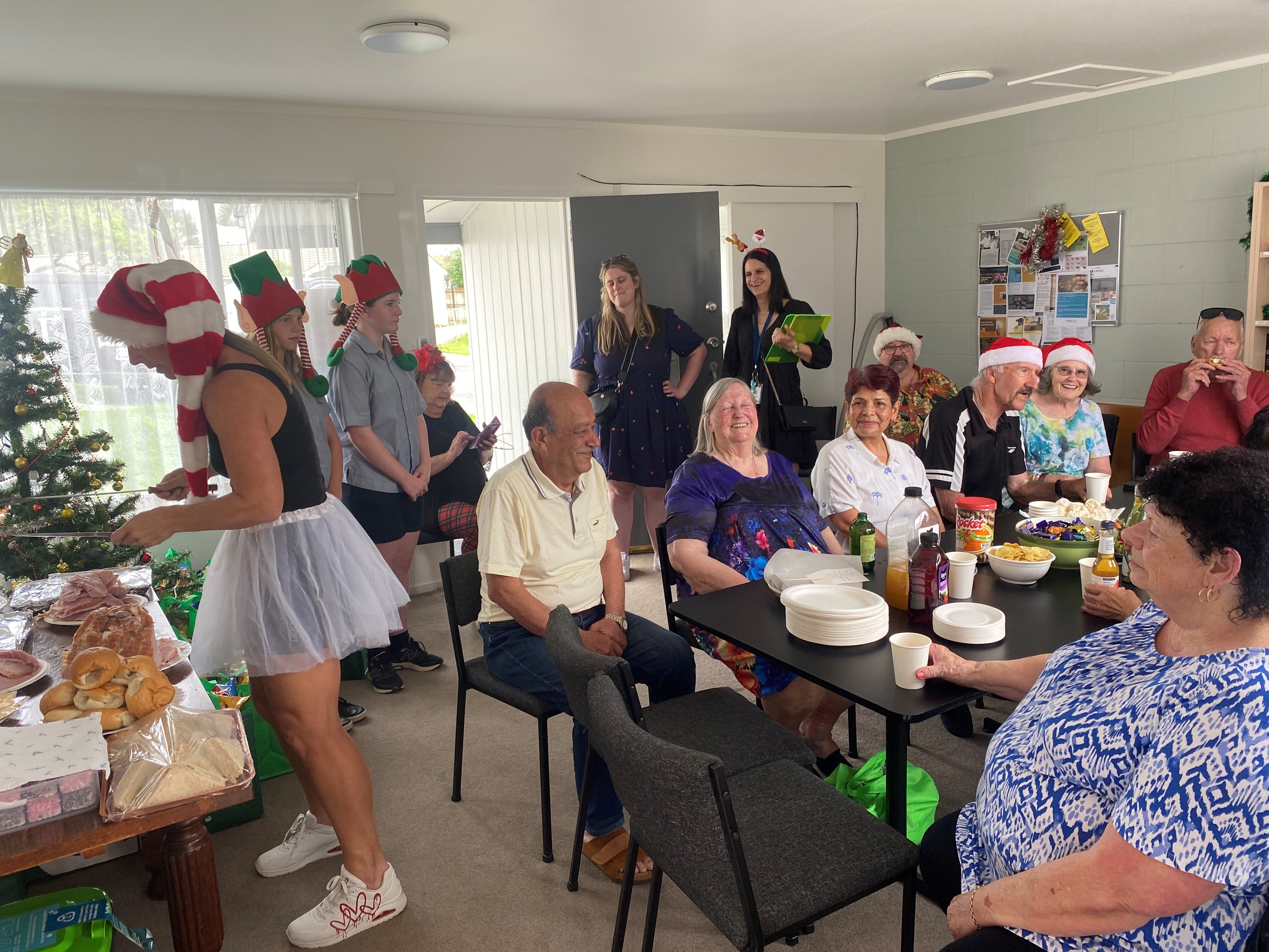 Massey’s Flagstaff Court Christmas party was made even merrier thanks to Henderson Budget Services providing a grocery bag for each tenant filled to the brim with treats! Two students from the local Hobsonville school handed out the gifts, and librarian Alola from Auckland Council also attended with her great selection of books for tenants to choose from.